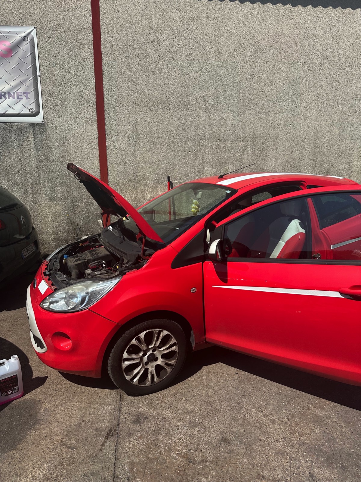  Voiture Ford ka le garage Machecourt à Vendargues répare le véhicule