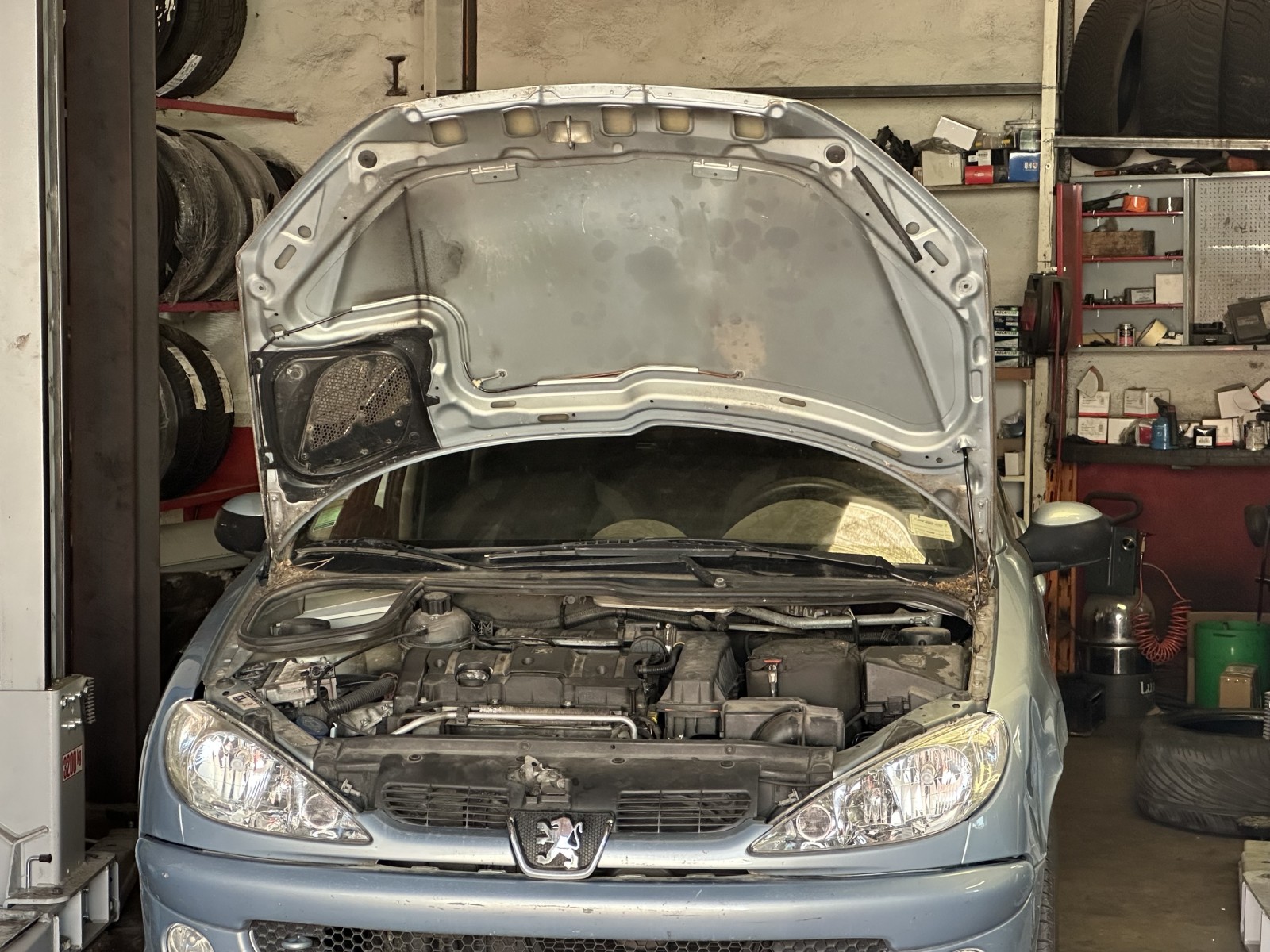  garage Vendargues, réalisation d’une courroie de distribution. Embrayage et révision complète sur une Peugeot 206 +