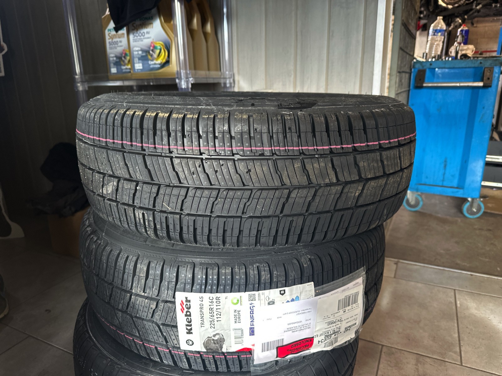 Vente de pneus de la marque Kleber, quatre saisons au garage Machecourt à Vendargues