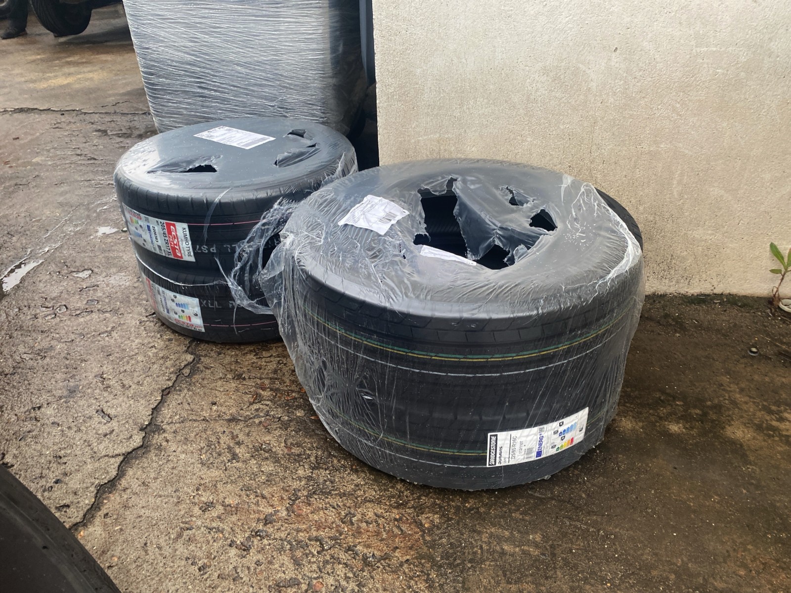 Vente de pneus neufs de la marque Bridgestone à bon prix disponible rapidement à Vendargues