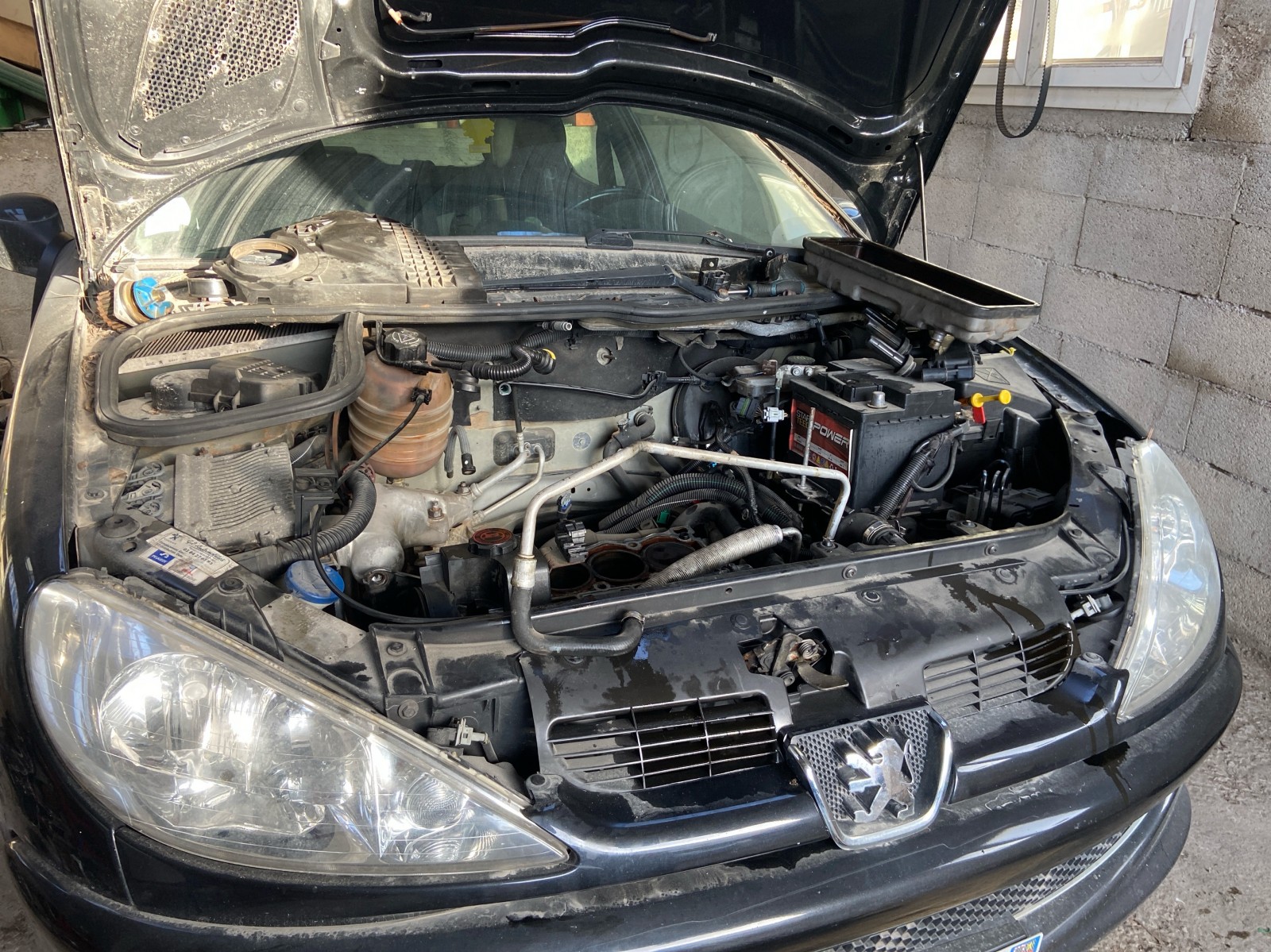  Changement de joint de culasse sur une Peugeot 206 à Vendargues 