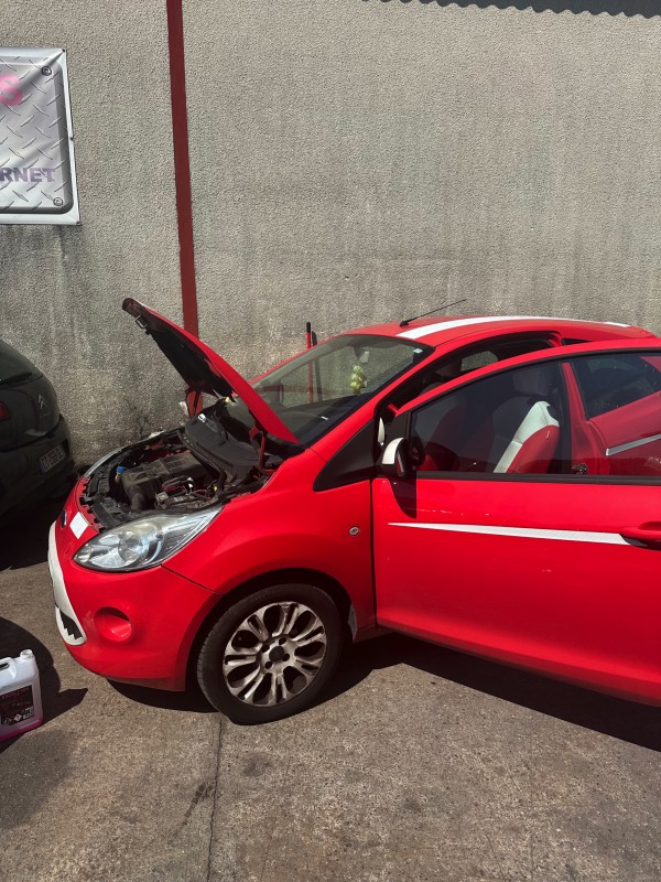  Voiture Ford ka le garage Machecourt à Vendargues répare le véhicule